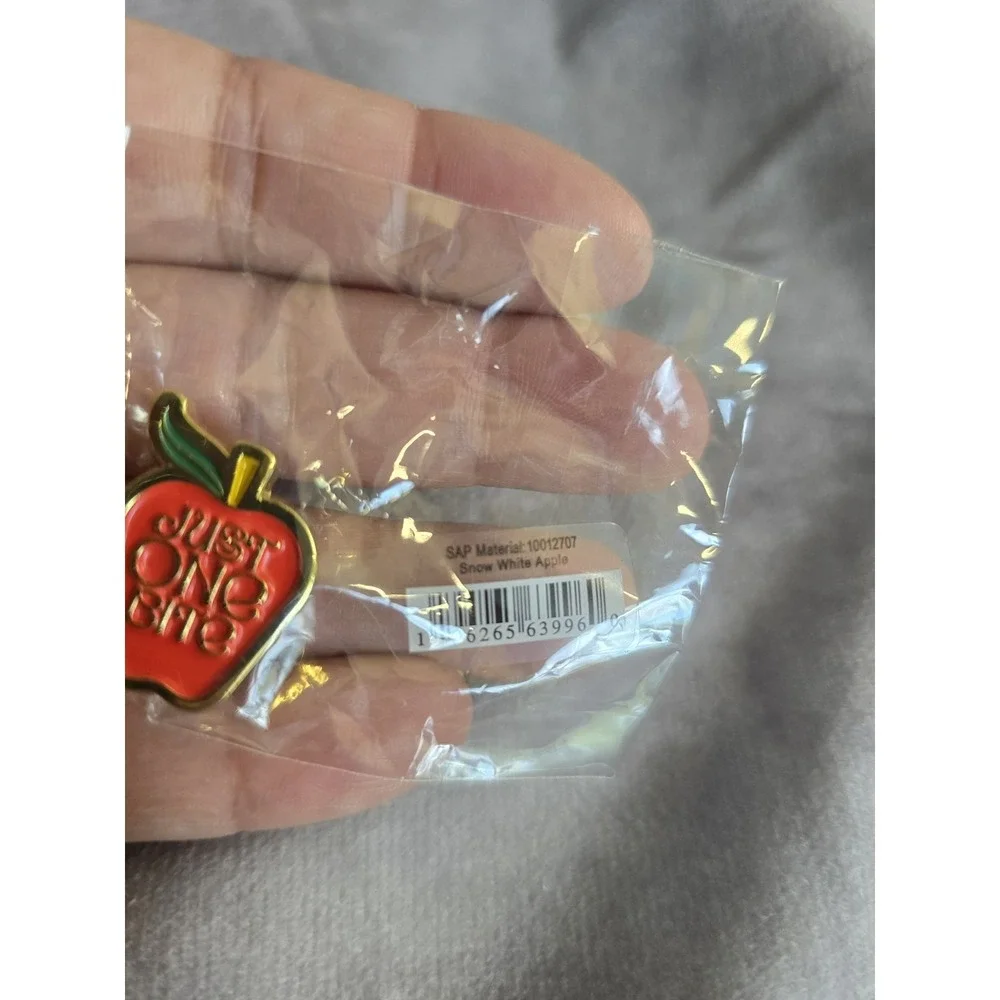 Jibbitz Disney Croc Charm Snow White Apple New